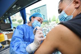 Military Area Mobile Vaccination Vehicle