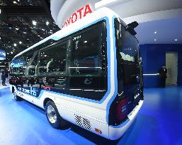 China-made Luxury Minibus Powered By Hydrogen Fuel Cells At The