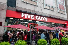 US Burger Chain Five Guys Opened First Restaurant in Shanghai