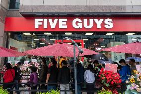US Burger Chain Five Guys Opened First Restaurant in Shanghai