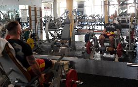 fitness center, studio, Form Factory, fitness training, people, exercises, workout, face mask
