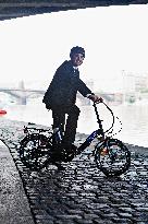 electric bike, electric powered bicycle, e-bike, cyclist, man, suit, Vltava river
