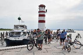 Podersdorf am See, Neusiedler See, tourist, Lake Neusiedl, cyclist, boat