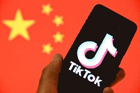 TikTok, social networking service, mobile application, app, flag, China