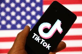 TikTok, social networking service, mobile application, app, flag, USA