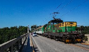 electric locomotive class 113, bridge, railway, train