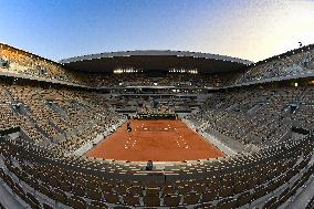 Visitors, Philippe Chatrier center court, Roland Garros stadium