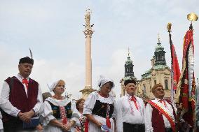 Blessing of a replica of the Marian column in Prague