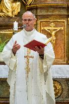 The Shrine of Our Lady Victorious at White Mountain in Prague, people, nun, mass