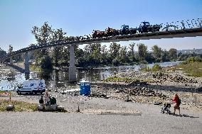 load test on the new Troja footbridge