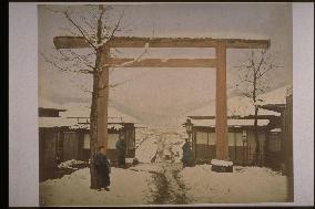 Snow scene from yushima tenjin shrine