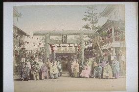 Shinto priests