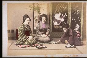 Women making tea