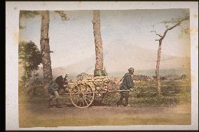 Men carrying daihachiguruma,a large cart,and Mt. FUJI