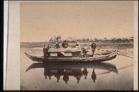 A yakatabune (a leisure boat)