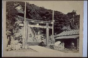 The hundred-step Otokozaka slope at Mt. Atago