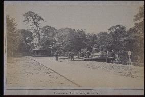 The approach to shibanoankokuden temple