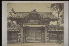 Inside of chokugakumon gate of bunshoin's burial ground at shiba zojoji temple