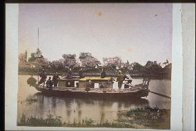 A yakatabune (a leisure boat)