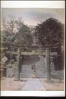 The hundred-step Otokozaka slope at Mt. Atago