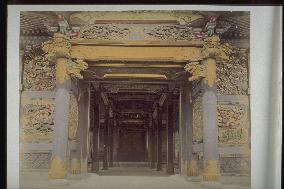 Gallery from the middle gate of Yushoin Mausoleum to Mukohai altar at Shiba Zojoji Temple