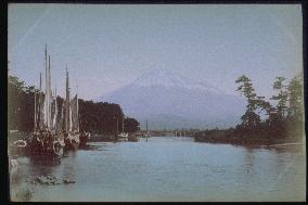 Mt. Fuji seen from Numakawa,Tokaido Road