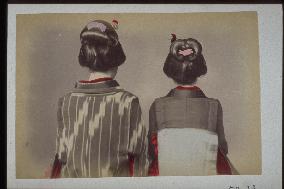 Hairdos of two woman seen from the back