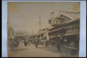 The street in front of Minatogawa Shrine