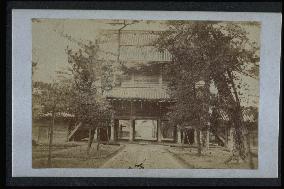 The gate to Takanawa Tozenji Temple,the British Legation