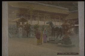 A bronze horse at Suwa Shrine