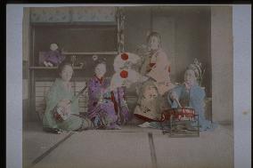 Women dancing to the shamisen and koto