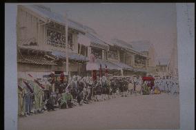 Daimyo Gyoretsu (a feudal lord's procession) and spectators