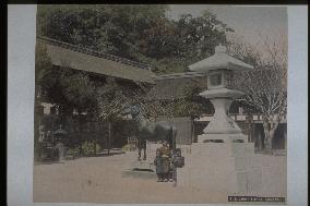 A bronze horse at Suwa Shrine