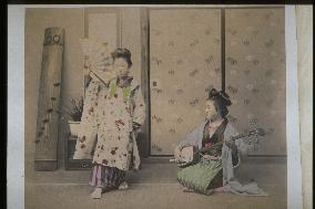 A girl dancing to the shamisen
