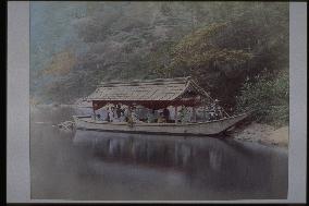 Geikos on a leisure boat