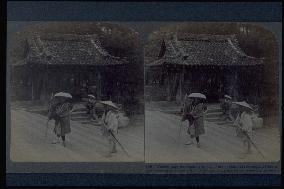 Women pilgriming in the Imperial Park