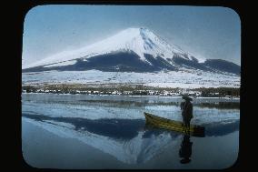 Mt. Fuji topped with snow,seen from Lake Yamanaka