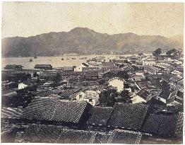 Viewing Shinchi and Dejima from the Old Site of Daitokuji Temple