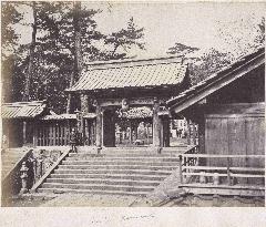 Chumon Gate at Jochi Mausoleum of Honmyoji Temple