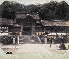 Old chumon,the middle gate,of suwa shrine