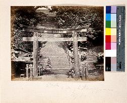 The hundred-step Otokozaka slope at Mt. Atago