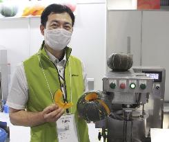 Cooking robot at Fooma Japan exhibition