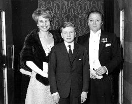 RICHARD ATTENBOROUGH, wife SHEILA SIM with their son, MICHAE