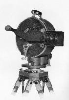 AN AKELEY PROFESSIONAL MOVIE CAMERA FOR 35MM FILM PICTURE FR