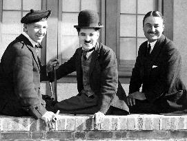 L-R, SIR HARRY LAUDER, CHARLIE CHAPLIN, SYD CHAPLIN