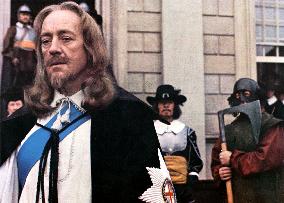 CROMWELL (BR1970) ALEC GUINNESS AS KING CHARLES I