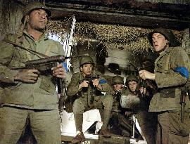 THE DIRTY DOZEN (US1967) JIM BROWN, LEFT AND DONALD SUTHERLA