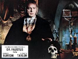 DOCTOR FAUSTUS (BR1967) Richard Burton as Doctor Faustus