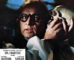 DOCTOR FAUSTUS (BR1967) Richard Burton as Doctor Faustus