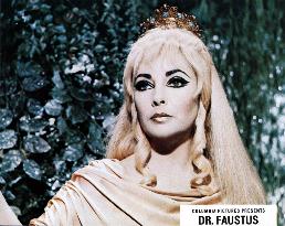 DOCTOR FAUSTUS (BR1967) Elizabeth Taylor as Helen of Troy